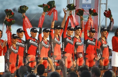 BMC、ニュートラルとなった開幕ステージ制す ブエルタ・ア・エスパーニャ