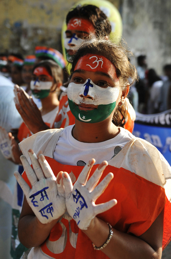 ガンジーの命日、平和祈って行進 インド