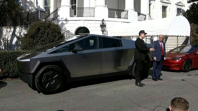 動画:「マスク氏応援でテスラ車購入」 トランプ大統領