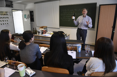 ワインの本場、仏ブルゴーニュに中国人学生急増 需要拡大背景に