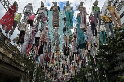 マネキン365体で命の尊さ祝うブラジル