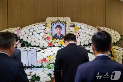 韓国・李在明大統領、殉職消防隊員を弔問…7歳の娘を前に沈黙
