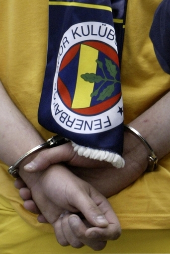 スコットランド王家の血筋引く女、性的虐待で初公判