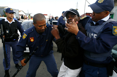外国人襲撃の鎮圧で軍が発砲、1人死亡