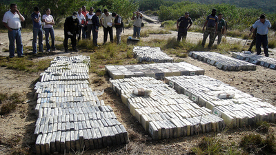 ベネズエラ籍の飛行機から押収されたコカイン1．6トンを焼却処分 - ホンジュラス