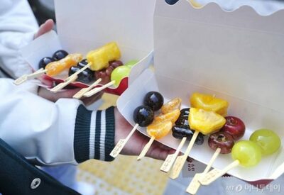 韓国のフルーツ飴店、「ここは古い果物を使っている」悪意のレビューで売り上げ6分の1…書いた「犯人」はだれか