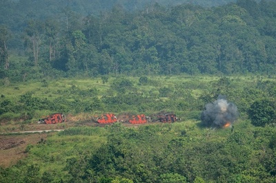 米インドネシアが軍事演習で実弾訓練 同盟諸国も参加