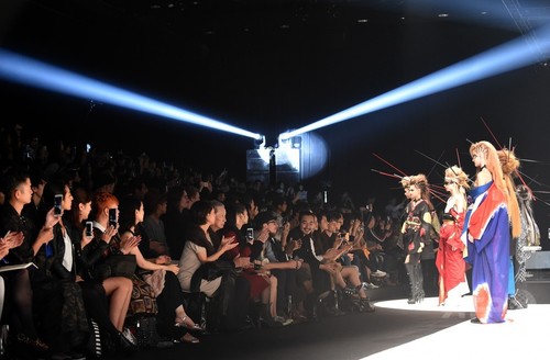 ロックをイメージした「着物」登場、Yoshikiデザイン 東京ファッションウィーク ロックをイメージした「着物」登場、Yoshikiデザイン 東京ファッションウィーク
