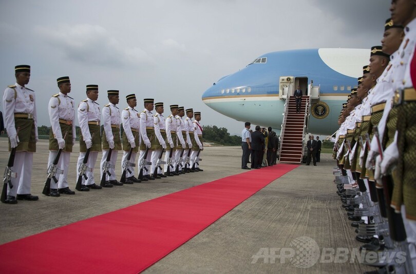 アジア歴訪の米オバマ大統領、マレーシアに到着