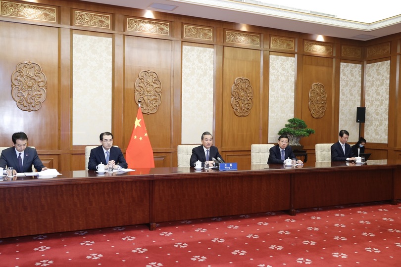 王毅氏、フィリピン外相とビデオ会談