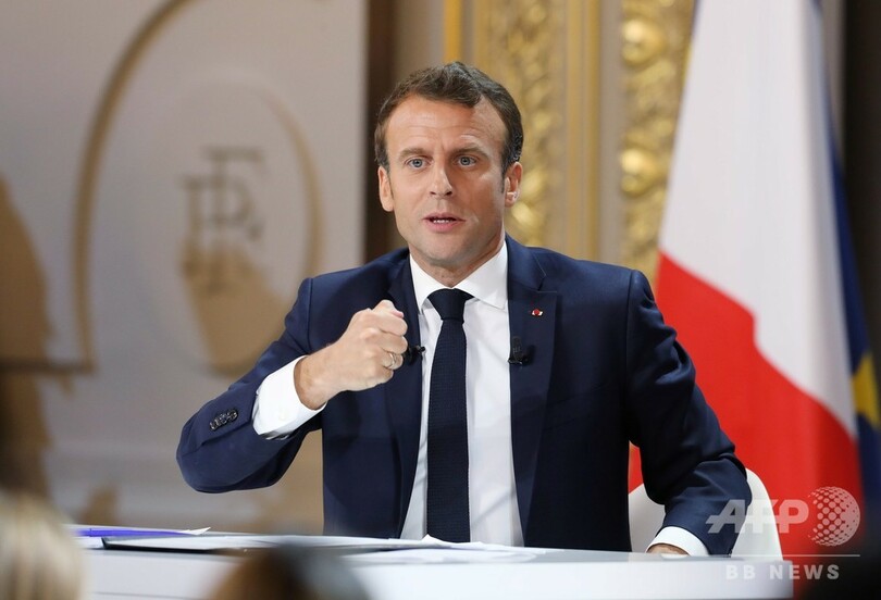 仏大統領、減税やエリート校閉鎖を表明 黄ベスト運動受け