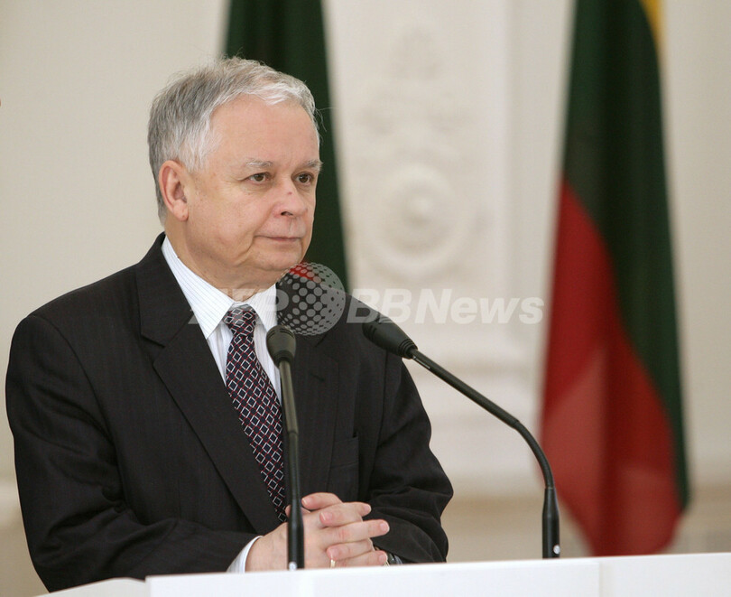 ポーランド大統領が死亡、搭乗機墜落で