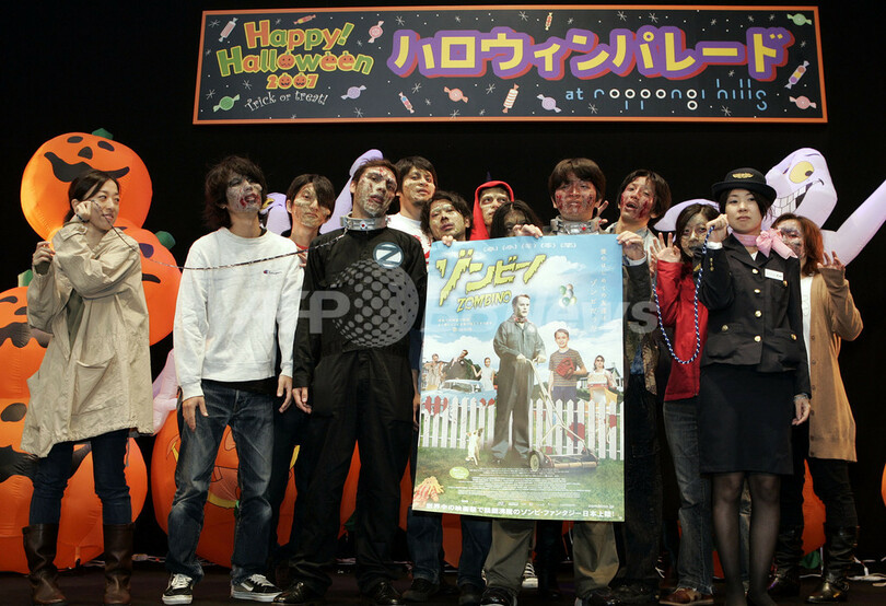 映画『ゾンビーノ』PRイベント 六本木ヒルズにゾンビの群れが出現