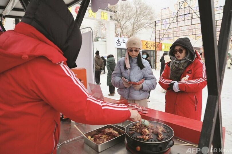 チチハル市 冬季氷雪バーベキューカーニバルがスタート