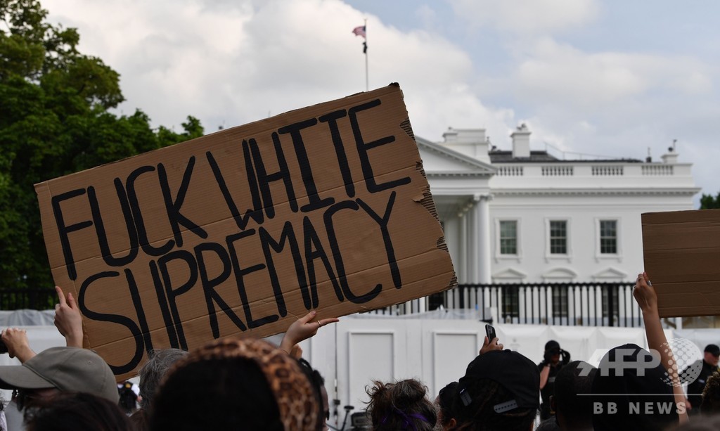 ホワイトハウス前で抗議デモ 警官による黒人男性死亡事件 写真17枚 国際ニュース Afpbb News