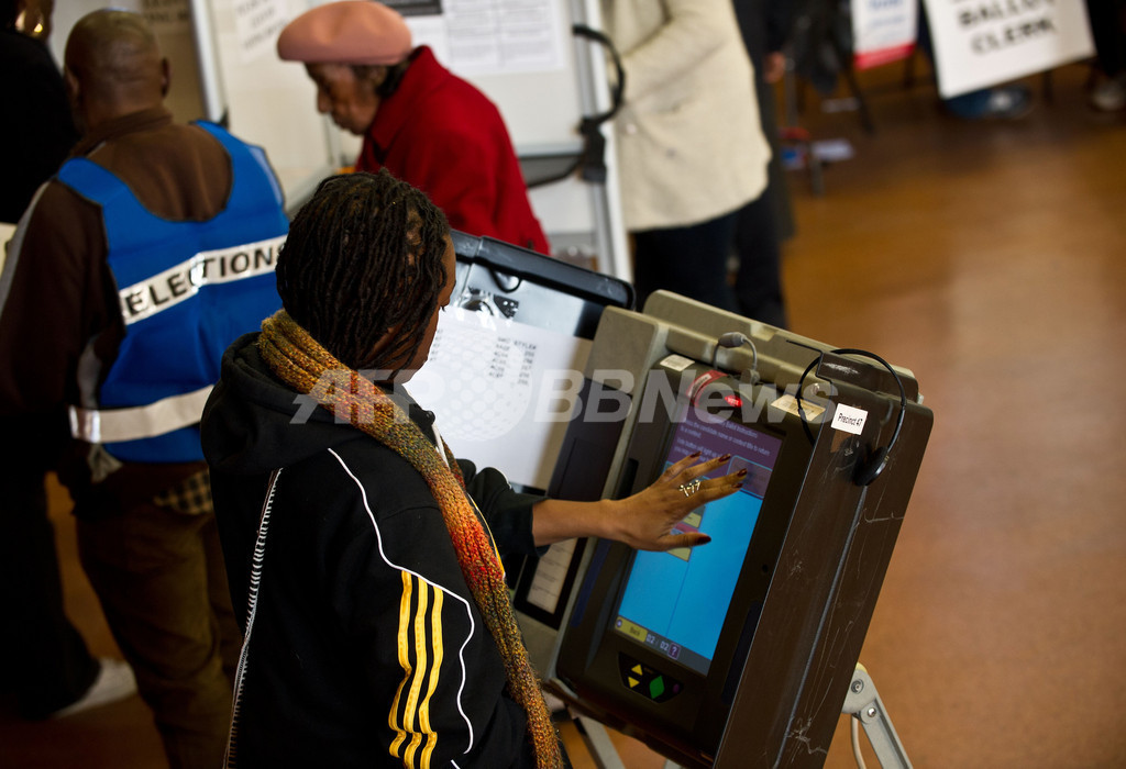 投票装置が自動でロムニー氏選択？米大統領選で相次ぐトラブル