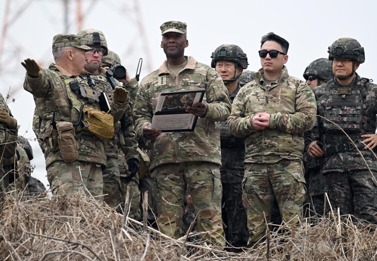 在韓米軍韓国軍採用パラシュートパッグ希少品 北朝鮮、在韓米軍司令官の韓国「短剣」発言に反発 中国封じ込め戦略を