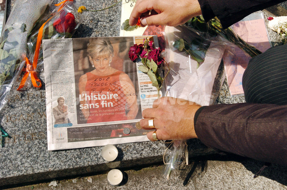 事故現場のパリのトンネル ダイアナ元妃の死を悼む 巡礼の地 に 写真5枚 国際ニュース Afpbb News