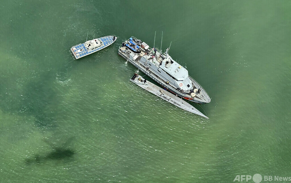 コカイン積んだ半潜水艇を拿捕 コロンビア・エクアドル両軍 写真14枚 国際ニュース:AFPBB News