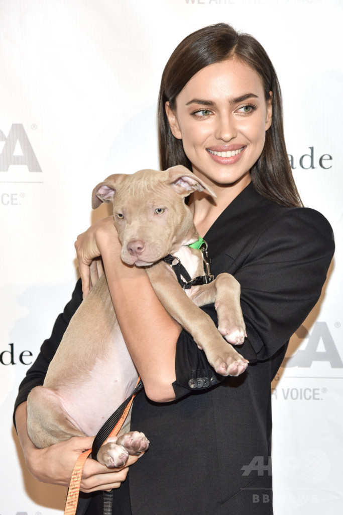 イリーナ・シェイク、「ジバンシィ」デニムラインの新広告塔に