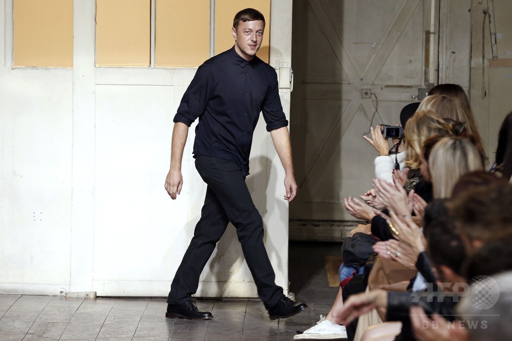 丁寧なテイラリングにプリーツで動きを、「セドリック・シャルリエ」15年春夏