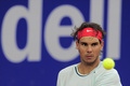 男子テニス、バルセロナ・オープン（Barcelona Open Banc Sabadell 2013）は26日、シングルス準々決勝が行われ、大会第2シードのラファエル・ナダル（Rafael Nadal、スペイン）は6-3、6-0でスペインのアルベルト・ラモス（Albert Ramos）を退け準決勝に進出した。

リターンを狙うラファエル・ナダル（2013年4月26日撮影）。(c)AFP/JOSEP LAGO