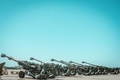 米国がウクライナに提供する155ミリりゅう弾砲。カリフォルニア州のマーチ空軍予備役基地にて撮影、米海兵隊提供（2022年4月27日公開）。(c)AFP PHOTO / US MARINE CORPS /  Staff Sgt. Royce H. Dorman