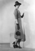 1938年にパリでファッションモデルとして写真撮影に臨む仏女優ミシェル・モルガンさん（同年5月13日撮影）。(c)AFP