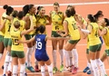 女子バレーボール・ワールドグランプリ（FIVB World Grand Prix 2014）決勝ラウンド最終日、日本対ブラジル。試合に勝利し喜ぶブラジルの選手（2014年8月24日撮影）。(c)AFP/KAZUHIRO NOGI