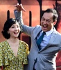 米ハリウッド（Hollywood）で開催の映画『GODZILLA』のプレミア上映会に、妻の南果歩（Kaho Minami）とともに出席したキャストの渡辺謙（Ken Watanabe、2014年5月8日撮影）。(c)AFP/Getty Images/Frazer Harrison