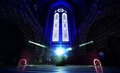 英リバプール大聖堂で行われた、アートユニット「ルクスムラリス」による光と音のインスタレーション「Space, The Universe and Everything」（2022年2月17日撮影）。(c)Paul ELLIS / AFP