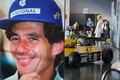 イタリアのイモーラ（Imola）で開催された没後20年追悼式典で展示された故アイルトン・セナ（Ayrton Senna）氏の写真（2014年5月1日撮影）。(c)AFP/MAURO MONTI