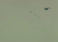米フロリダ州のエグリン空軍基地にある実験場で、MOABを投下するC130輸送機。米国防総省提供（2003年3月11日提供、資料写真）。(c)AFP/DOD