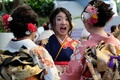 千葉県浦安市の東京ディズニーランドで行われた成人式に出席した新成人ら（2020年1月13日撮影）。(c)Kazuhiro NOGI / AFP
