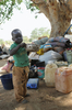 スーダン・ダルフール（Darfur）地方から南部に帰還した住民たち（2010年1月19日撮影）。(c)AFP/TUNMIS/PAUL BANKS