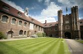 論文盗用疑惑で英ケンブリッジ大教授を辞任した黒人学者、回顧録出版