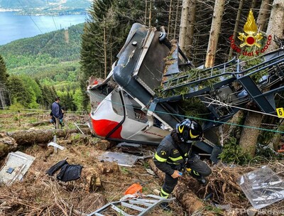 伊でロープウエー落下 14人死亡 写真12枚 国際ニュース Afpbb News