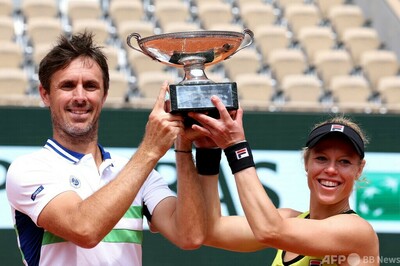 シグムンド/ロジェバセランが混合ダブルス優勝 全仏OP 写真6枚 国際ニュース：AFPBB News