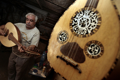 サウジ裁判所、キャリア女性と「楽器を弾く男性」の結婚認めず