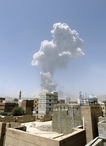 イエメンの武器庫をサウジなどが空爆、28人死亡