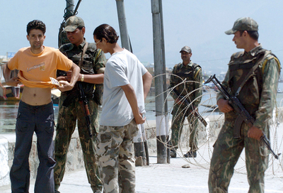 スリナガルで和平交渉、抗議運動も活発化 - インド