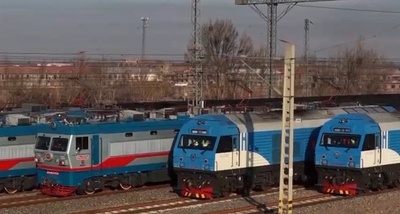 中国 総重量3.5万トンの7本の重量貨物列車群が自動編隊走行