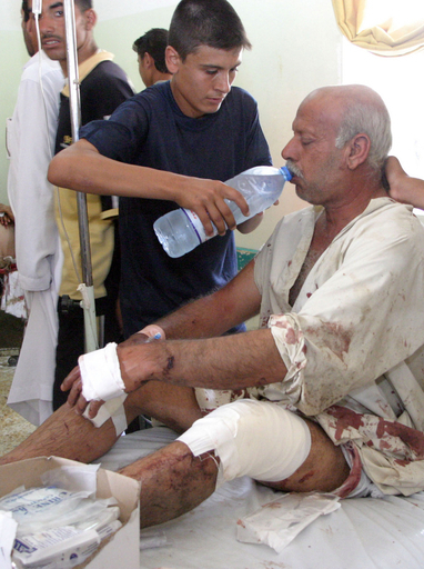 ファルージャで車が爆発、25人が死亡