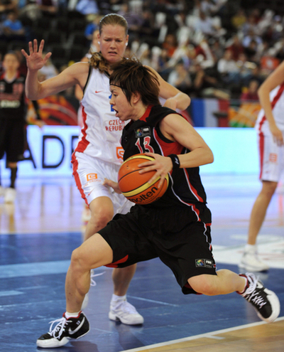 日本女子 チェコに敗れ五輪出場権獲得は持ち越しに