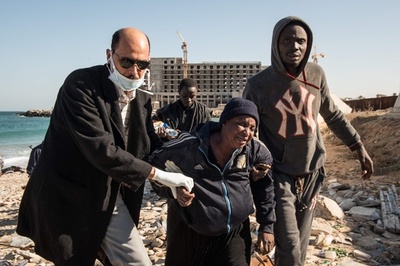 イタリアのはずがリビア…悲劇的結末迎えた密航船で移民5人水死