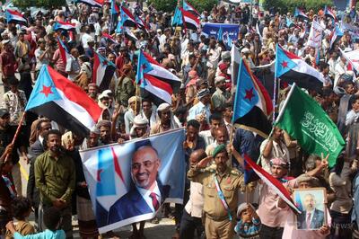 イエメン南部独立派が解散発表、他のメンバーは強制されたものと否定