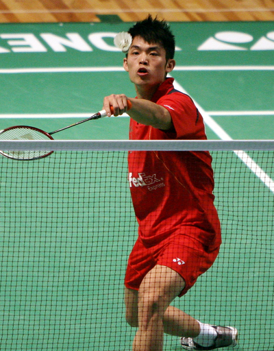 リン・ダン チェン・ジンの途中棄権により決勝進出