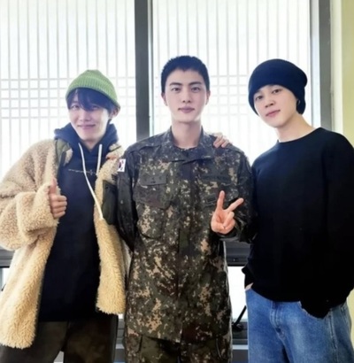 韓国陸軍のBTSジン、軍服姿の近影