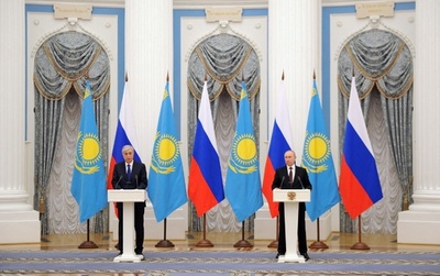 カザフ、「鉄のカーテン」望まず 外務次官