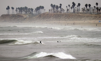 飲酒運転容疑者、海に飛び込み逃亡 米サンディエゴ